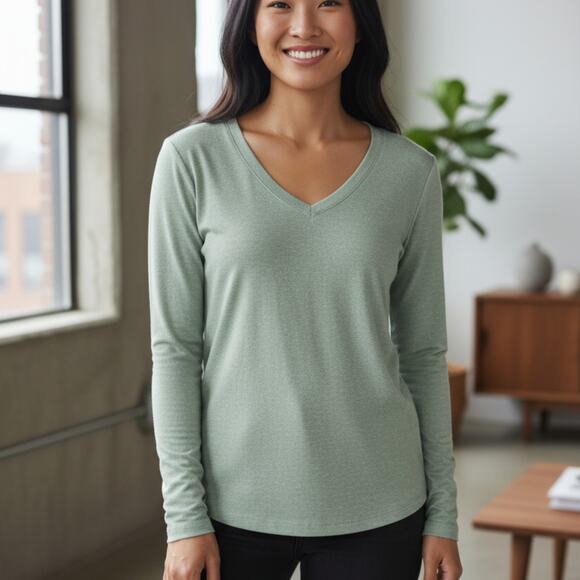 Matty M Long Sleeve T-shirt Size Small Light Green V Neck Athletic and Cozy - Picture 1 of 6